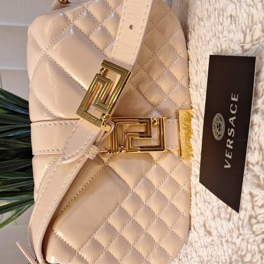 Gorgeous Versace Greca Goddess Leather Bag - Picture 2 of 14